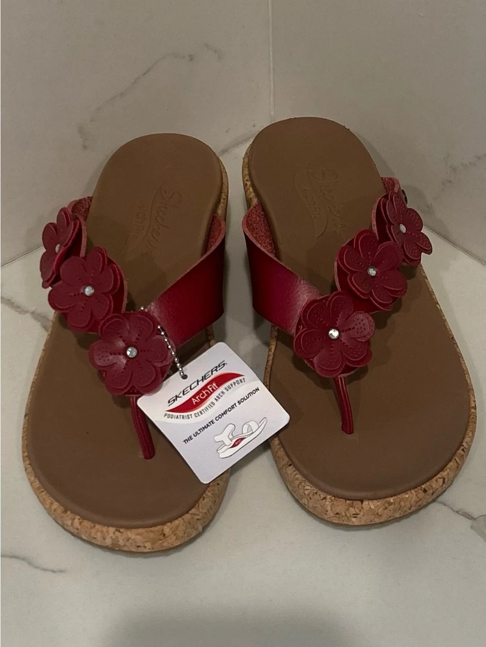 Sketchers Cali Arch Fit Floral Wedge Thong Sandal Red Size 8 NWT